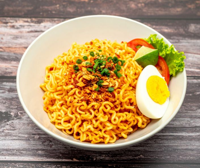 Ăn mì tôm với trứng vịt được không