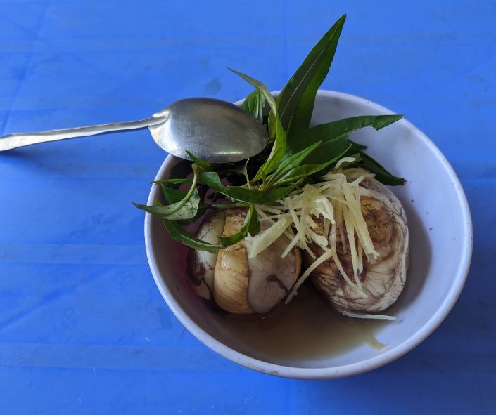 Ăn trứng vịt lộn với dưa hấu có được không