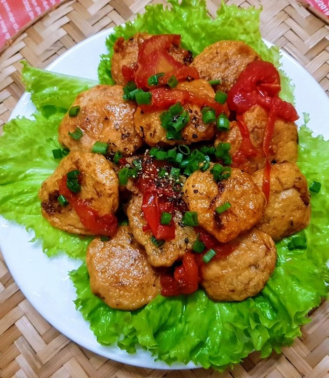 Chả cá sốt cà chua bao nhiêu calo và ăn có béo không