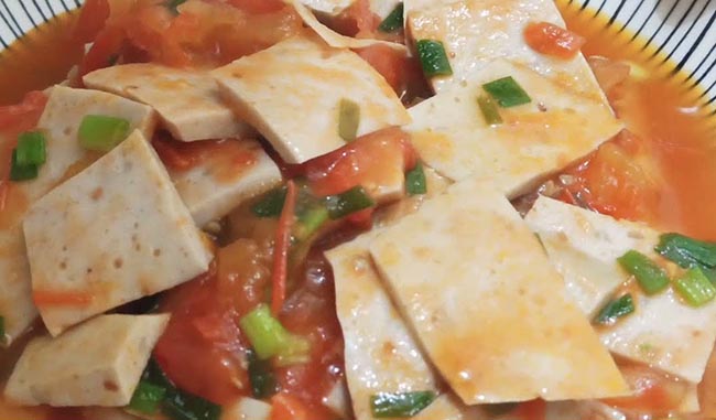 Giò sốt cà chua bao nhiêu calo và ăn có béo không